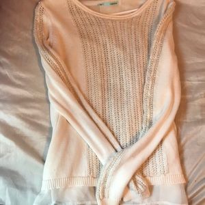 Knit flowy white jumper.